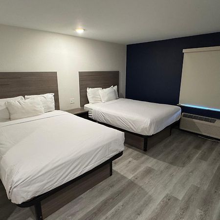 Baymont By Wyndham Dickinson Hotell Exteriör bild
