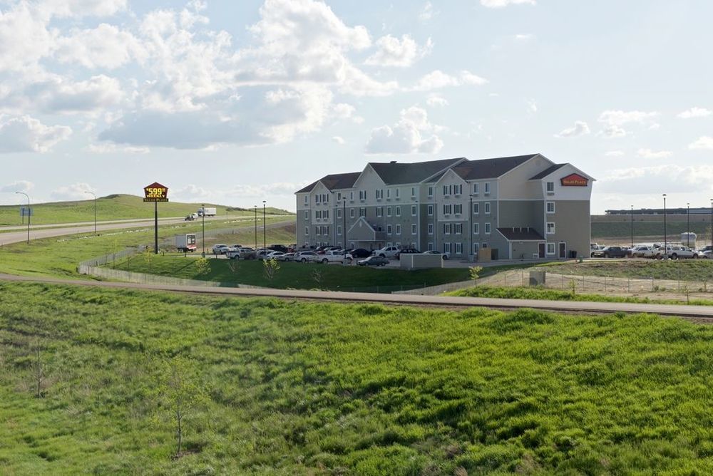 Baymont By Wyndham Dickinson Hotell Exteriör bild