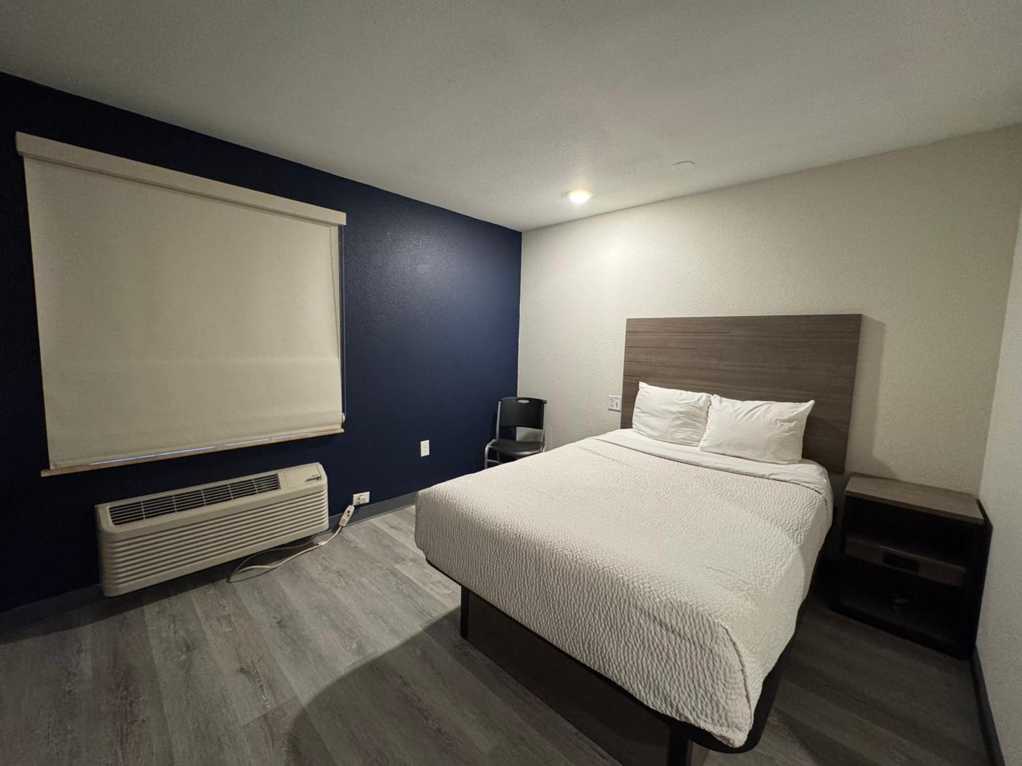 Baymont By Wyndham Dickinson Hotell Exteriör bild