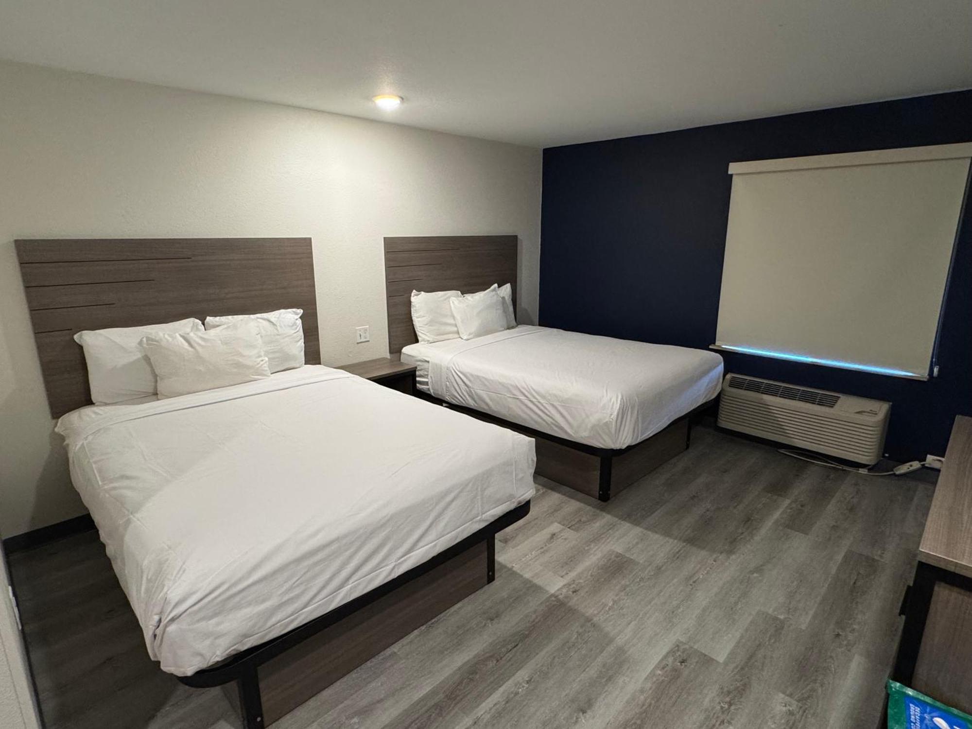 Baymont By Wyndham Dickinson Hotell Exteriör bild